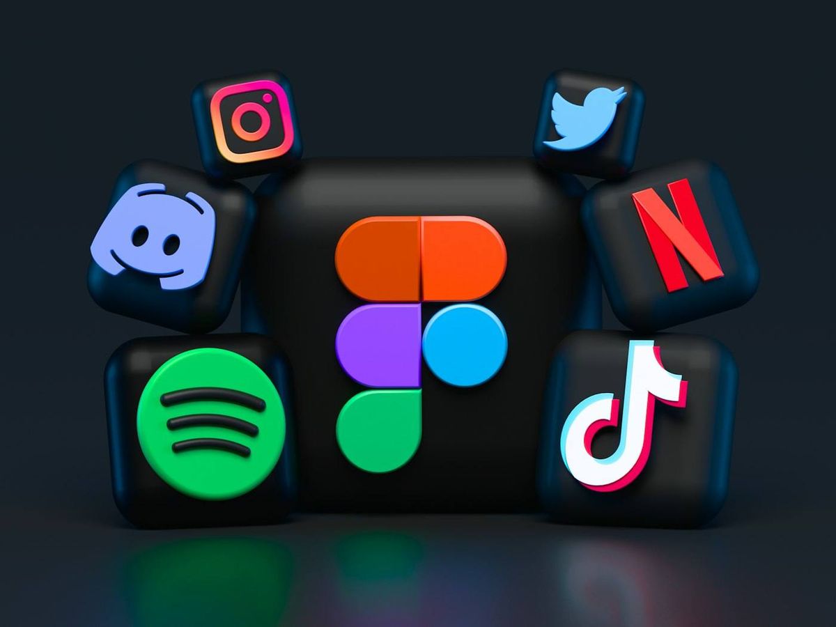 Íconos de apps de redes sociales flotando sobre un fondo oscuro